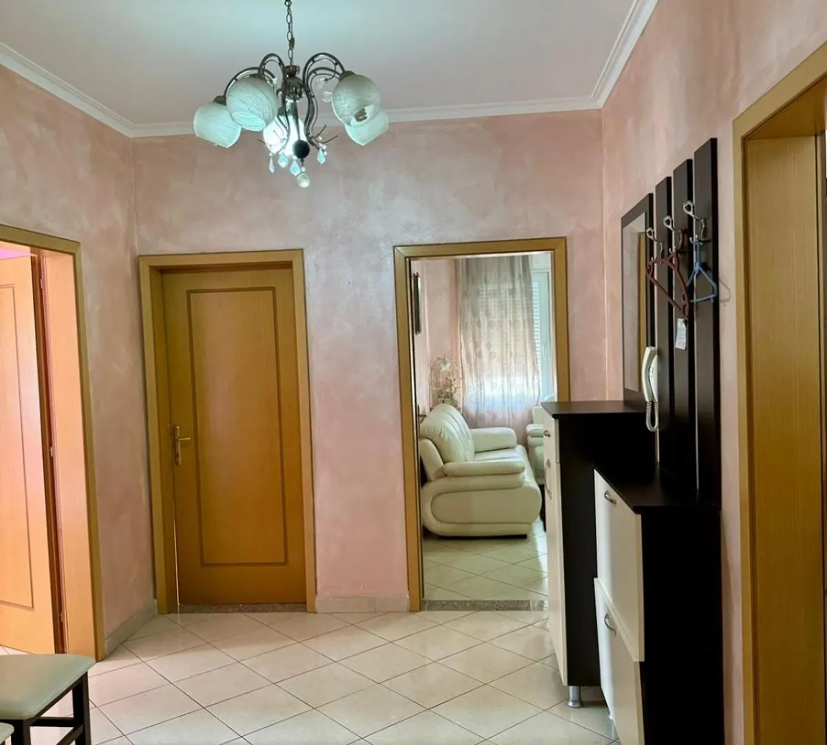 Lili\'Apartment contacts